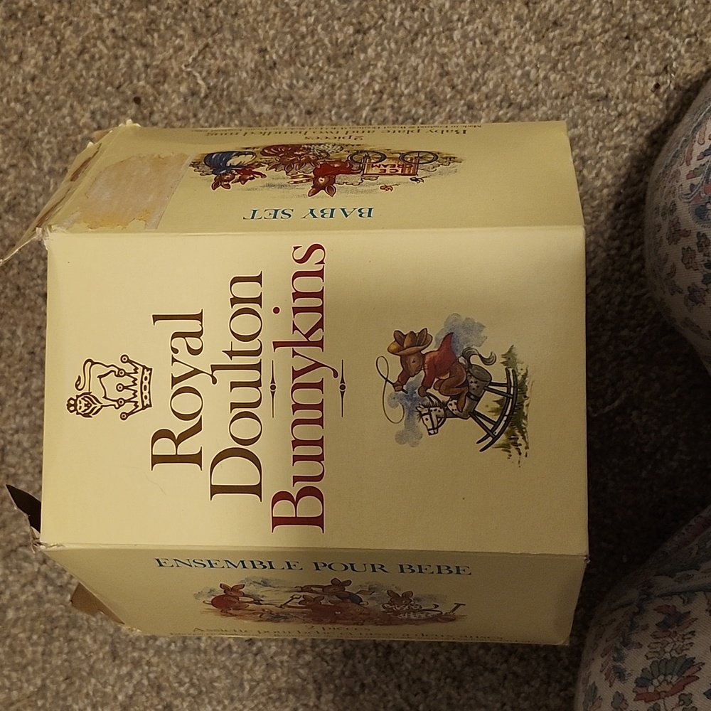 Royal Doulton Bunnykins 2 piece baby set